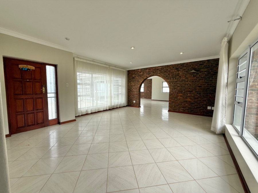 5 Bedroom Property for Sale in Seaview Eastern Cape